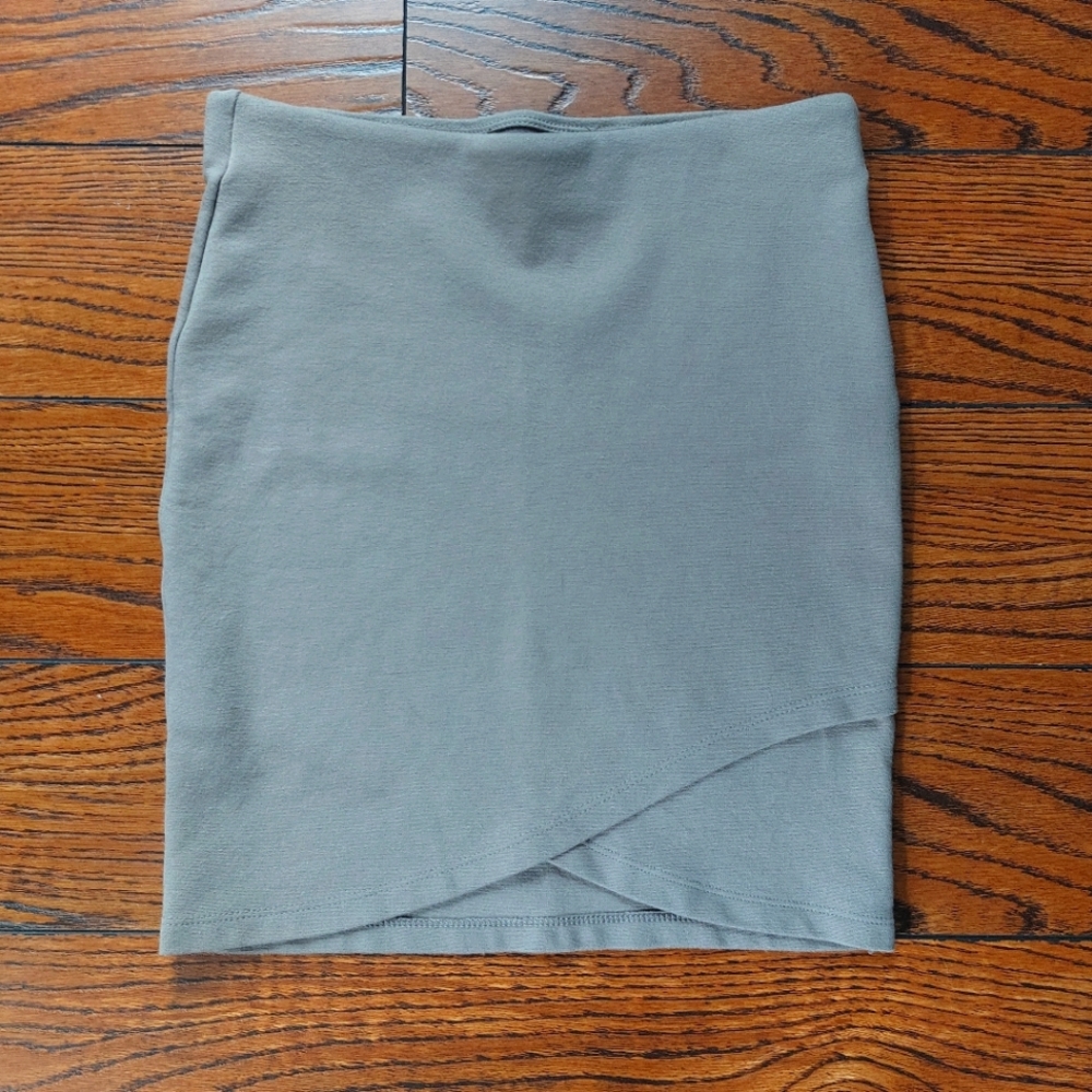 Aritzia XS Skirt Sage / Gray Talula